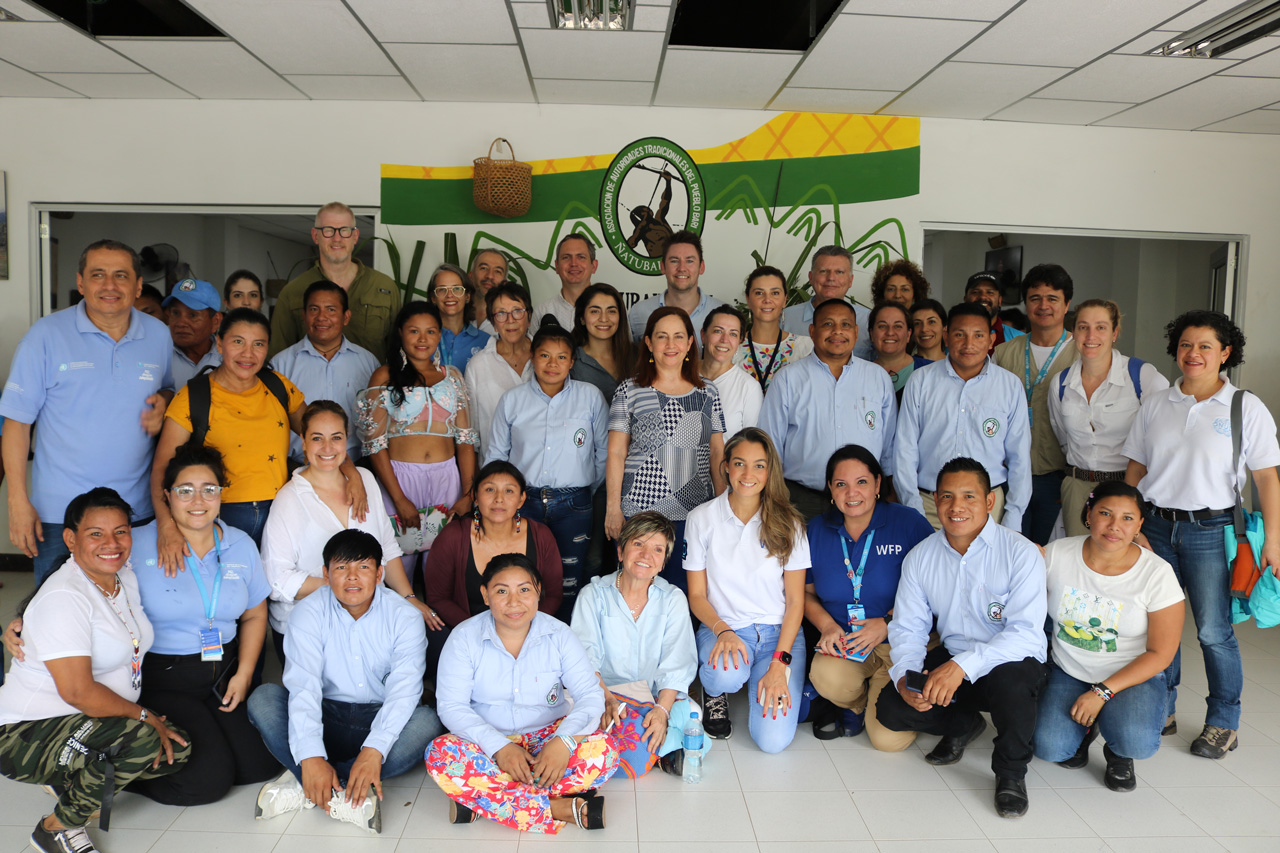 Comité Catatumbo Otra de las reuniones sostenidas con distintas comunidades. En la foto, el Comité Directivo se encuentra visitando la Asociación de autoridades tradicionales del Pueblo Barí - Ñatubaiyibari.